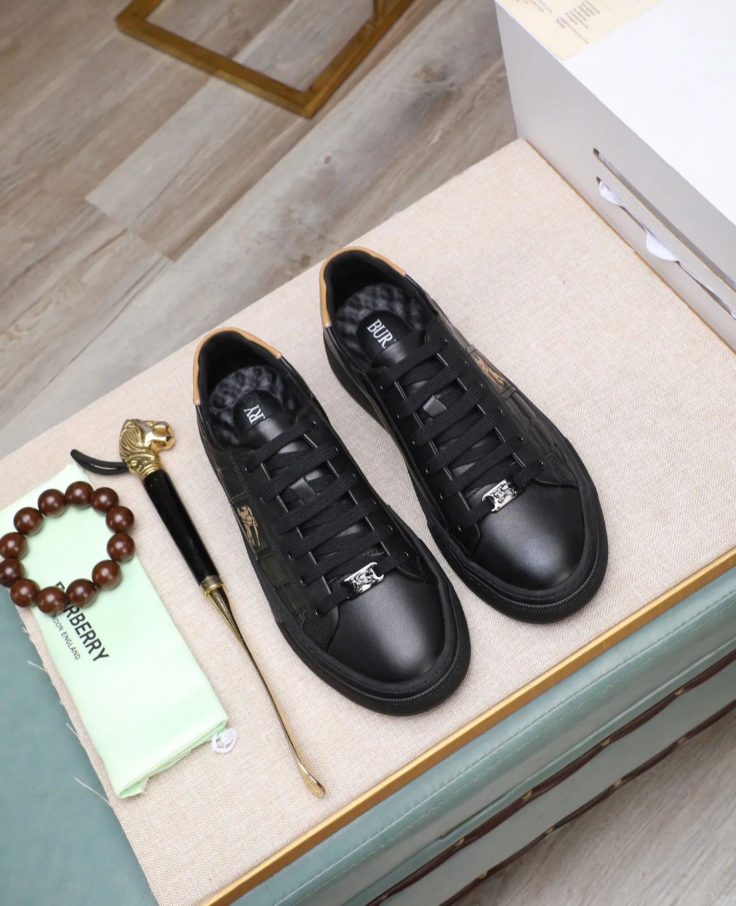 Men's shoes 💰420 ❤️❤️❤️[BURBERRY] Burberry purchasing agent 🔍men's 🚹 new model is synchronized with the official website. The upper is made of imported fabrics and cowhide lining. Completely 1⃣:1⃣ replica🇮🇹, non-slip and wear-resistant rubber outsole ⚠original factory goods, 🔍🔍high quality, please look at the details, welcome to compare⚠Size: 38-44